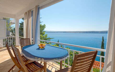 Fister: Propriété, Pièce, Bâtiment, Maison, Immobilier, Meubles, Balcon, Bleu Azur, Recours, Vacances