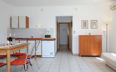 Andrea 672.3: Pièce, Propriété, Bâtiment, Meubles, Maison, Sol, Design Intérieur, Plafond, Immobilier, Cuisine