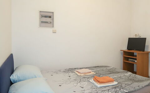 Karlobag 607: Pièce, Lit, Chambre, Meubles, Propriété, Drap De Lit, Sol, Matelas, Design Intérieur, Maison