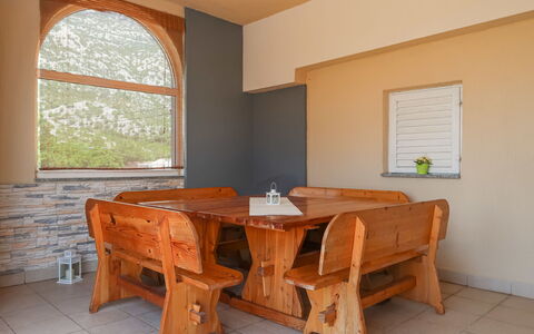 Karlobag 607: Pièce, Meubles, Propriété, Table, Design Intérieur, Bâtiment, Salle À Manger, Immobilier, Sol, Maison