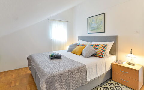 Valentina: Chambre, Meubles, Lit, Pièce, Propriété, Drap De Lit, Cadre De Lit, Design Intérieur, Literie, Sol