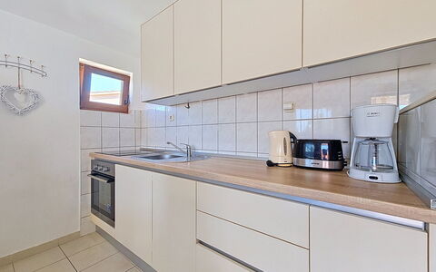 Antonio: Appareil De Cuisine, Cuisine, Comptoir, Sol, Principaux Appliance, Design Intérieur, Cabinetry, Bois, Sol, Evier