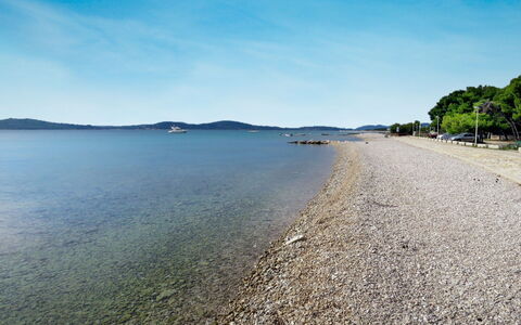 Antonio: Ciel, L'Eau, Nuage, Ressources En Eau, Bleu Azur, Cotiers Et Relief Océaniques, Arbre, Paysage Naturel, Plage, Banque