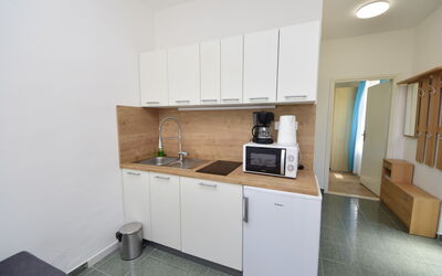 Katarina 1 606.1: Sol, Sol, Principaux Appliance, Design Intérieur, Cuisine, Bois, Comptoir, Appareil De Cuisine, Meubles, Cabinetry