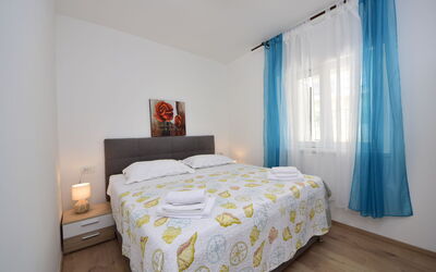 Katarina 3 606.2: Design Intérieur, Chambre, Meubles, Sol, Lit, Domicile, Pièce, Appartement, Linge, Cadre De Lit