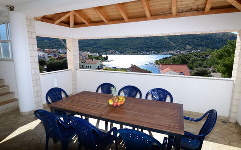 Šibenik 609: Table, Meubles, Propriété, Chaise, Bâtiment, Plante, Porche, Ombre, Tableau De Plein Air, Mobilier De Jardin