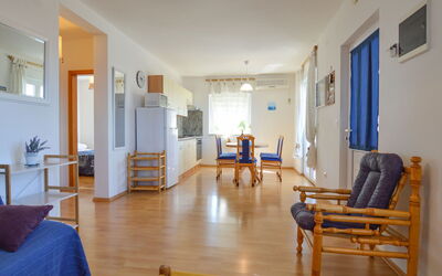 Anita 622.1: Pièce, Propriété, Bâtiment, Sol, Salon, Design Intérieur, Jaune, Dur, Meubles, Maison