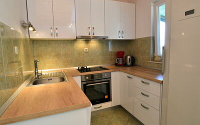 Camp Marko 637.1: Cabinetry, Comptoir, Evier, Évier, Meubles, Cuisinière, Appareil De Cuisine, Cuisine, Bois, Électroménager