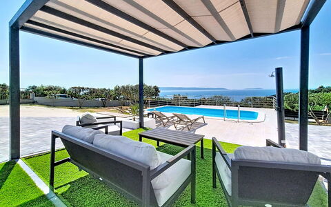 Ria with Heated Pool: Mobilier De Jardin, Meubles, Piscine, Ombre, Recours, Structure En Plein Air, Store, Chaise, Patio, Pergola