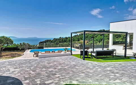Ria with Heated Pool: Piscine, Sol, Sol, Composite, Meubles, Jardin, Ombre, Mobilier De Jardin, Dalle, Chaise