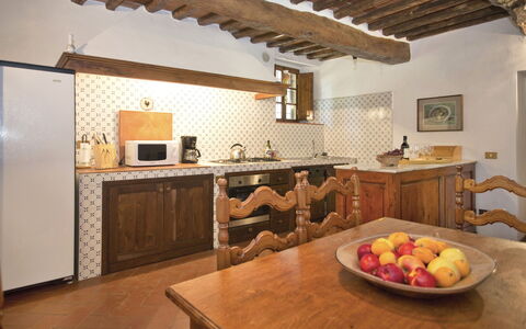 Pozza Di Volpaia: Table, Comptoir, Meubles, Cabinetry, Aliments, Bois, Cuisine, Design Intérieur, Vaisselle, Sol