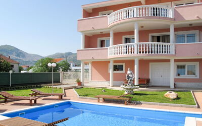 Trogir 631: Propriété, Bâtiment, Maison, Immobilier, Domicile, Villa, Zone Résidentielle, Appartement, Piscine, Recours