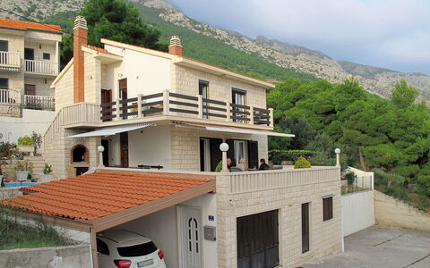 Nina: Propriété, Maison, Bâtiment, Zone Résidentielle, Domicile, Immobilier, Villa, Toit, Architecture, Appartement