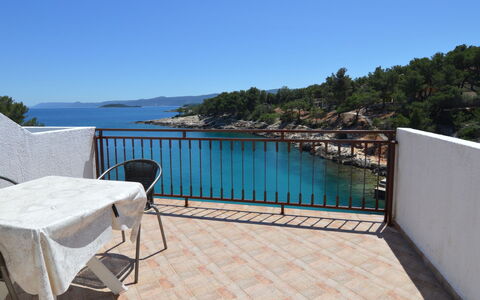 Hvar Kalober 616: L'Eau, Ciel, Bleu Azur, Station Balnéaire, Mobilier De Jardin, Clôture, Piscine, Plan D'Eau, Bâtiment, Arbre