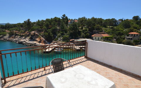 Hvar Kalober 616: Ciel, L'Eau, Bâtiment, Station Balnéaire, Arbre, Mobilier De Jardin, Bois, Piscine, Maison, Loisir