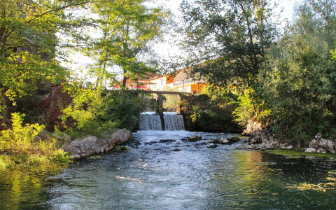 Villa Kikiza: Plan D'Eau, Paysage Naturel, La Nature, Ressources En Eau, L'Eau, Rivière, Cours D'Eau, Courant, Arbre, Banque