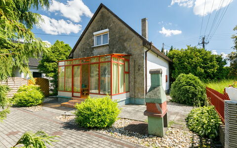 Rakoczi: Arbuste, Maison, Zone Résidentielle, Toit, Chalet, Domicile, Porte, Jardin, Couverture De Sol