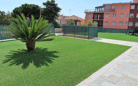 Riva Mare: Herbe, Pelouse, Propriété, Gazon Artificiel, Zone Résidentielle, Plante, Lot Terre, Famille Grass, Immobilier, Cour
