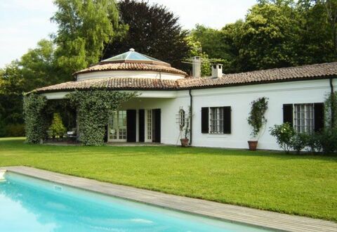 Villa Adriana: Maison, Propriété, Domicile, Bâtiment, Immobilier, Villa, Architecture, Biens, Piscine, Toit