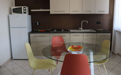 Corte Chiara 741.4: Cabinetry, Meubles, Propriété, Comptoir, Blanc, Chaise, Cuisinière, Appareil De Cuisine, Cuisine, Évier