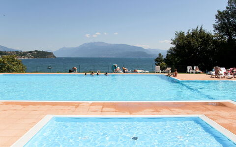 Moniga del Garda 649: Piscine, Propriété, Loisir, Vacances, Bleu Azur, Recours, Été, Ville Resort, Rectangle, Biens