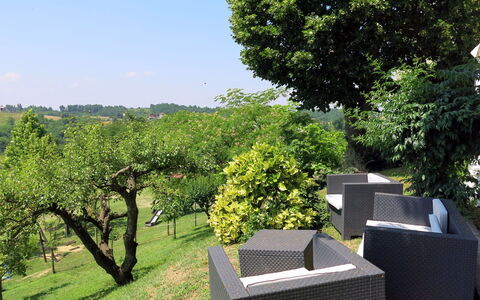 Agriturismo i Tre Tigli: Arbre, Propriété, Plante, Suppression Des Plantes Ligneuses, Herbe, Arbuste, Immobilier, Maison, Jardin, Pot De Fleur