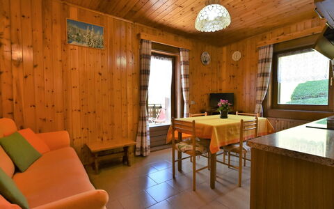 Livigno 619: Meubles, Propriété, Table, Fenêtre, Bois, Design Intérieur, Sol, Bâtiment, Mur, Dur