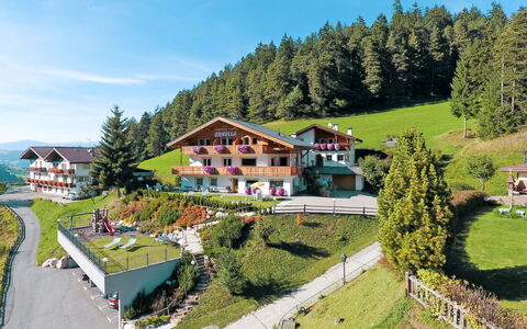 Santa Cristina 613: Ciel, Plante, Bâtiment, Arbre, Paysage Naturel, Maison, Montagnes, Lot Terre, Chalet, Pente