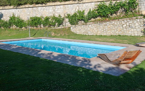 Villandro Villanders 602: L'Eau, Plante, Propriété, Piscine, Bleu Azur, Rectangle, Mobilier De Jardin, Ombre, Herbe, Sol