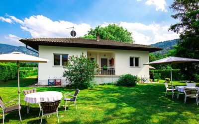 Lago di Caldonazzo 603: Nuage, Ciel, Plante, Bâtiment, Meubles, Propriété, Fenêtre, Arbre, Maison, Chaise