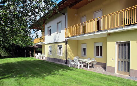 Casa Irene: Bâtiment, Propriété, Plante, Fenêtre, Ciel, Arbre, Maison, Porche, Architecture, Herbe