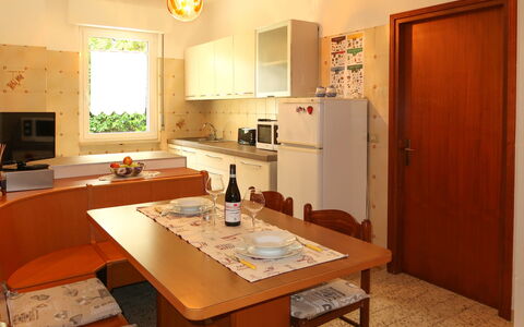 Casa Irene: Table, Cabinetry, Propriété, Comptoir, Bois, Chaise, Porte, Éclairage, Design Intérieur, Table Cuisine Et Salle A Manger