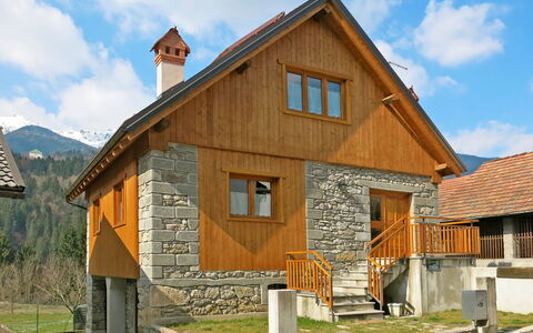 Stali di Ettore: Nuage, Ciel, Bâtiment, Plante, Fenêtre, Bois, Maison, Lot Terre, Arbre, Chalet