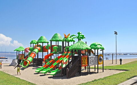 Grado 651: Ciel, L'Eau, Plante, Éclairage Public, Design Urbain, Herbe, Arbre, Paysage, Art, Loisir