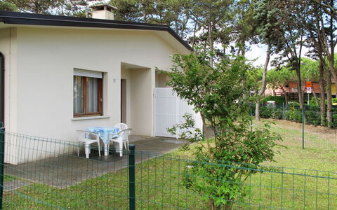 Villaggio le Palme: Plante, Bâtiment, Propriété, Fenêtre, Arbre, Ombre, Ciel, Maison, Lot Terre, Table