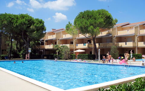 Bibione 655: Piscine, Propriété, Loisir, Recours, Centre De Loisirs, Bâtiment, Ville, Ville Resort, Vacances, Immobilier