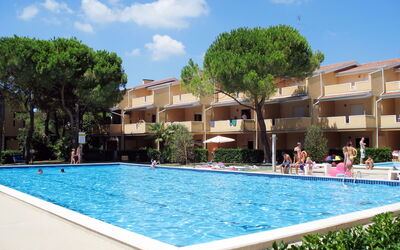 Bibione 655: Piscine, Propriété, Loisir, Recours, Centre De Loisirs, Bâtiment, Ville, Ville Resort, Vacances, Immobilier