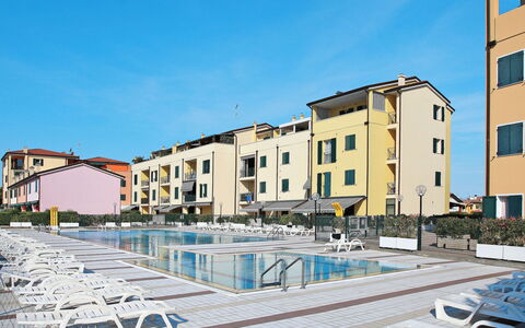 Albatros: Propriété, Ville, Bâtiment, Quartier, Appartement, Établissements Humains, Zone Résidentielle, Usage Mixte, Immobilier, Maison