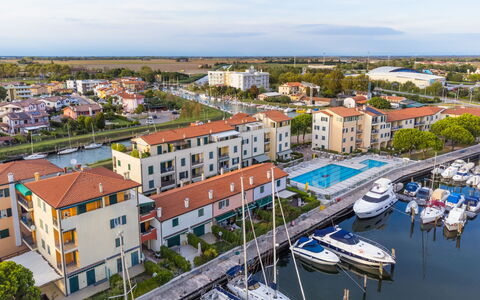 Albatros: Bois, Éclairage, Design Intérieur, Sol, Sol, Salon, Immobilier, Dur, Table, Faisceau