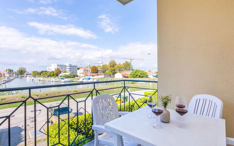 Albatros: Bois, Éclairage, Design Intérieur, Sol, Sol, Salon, Immobilier, Dur, Table, Faisceau