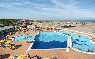 Rosolina Mare 626: Nuage, Ciel, L'Eau, Piscine, Bleu Azur, Chaise, Plan D'Eau, Station Balnéaire