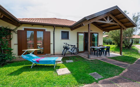 Rosolina Mare 627: Chalet, Pelouse, Loisir, Jardin, Biens, Cour, Ombre, Arrière-Cour, Ferme, Aménagement Paysager