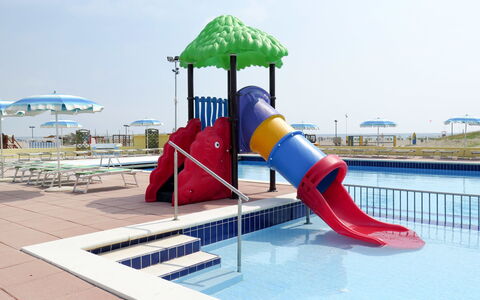 Rosolina Mare 627: Ciel, Parapluie, L'Eau, Chute, Toboggan, Loisir, Des Loisirs, Terrain De Jeux, Amusement, Ombre