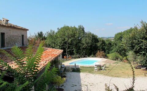 Gabicce Mare 603: Ciel, Plante, L'Eau, Propriété, Bâtiment, Bleu Azur, Arbre, Paysage Naturel, Plan D'Eau, Végétation