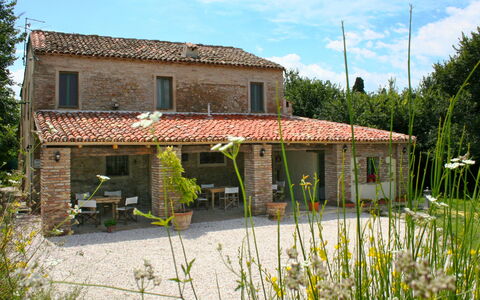 Gabicce Mare 603: Plante, Ciel, Nuage, Bâtiment, Fenêtre, Communauté Des Plantes, Arbre, Maison, Lot Terre, Porte