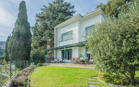 Villa Poc: Plante, Nuage, Ciel, Bâtiment, Paysage Naturel, Arbre, Lot Terre, Chalet, Herbe, Loisir
