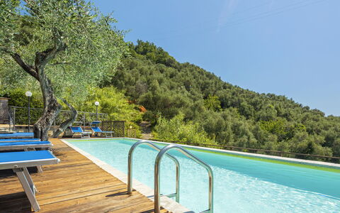 Moneglia 665: L'Eau, Ciel, Plante, Arbre, Paysage Naturel, Piscine, Plan D'Eau, Mobilier De Jardin, Extérieur Banc, Ombre