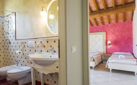 Riparbella 621: Salle De Bains, Pièce, Propriété, Tuile, Design Intérieur, Mur, Bâtiment, Sol, Immobilier, Maison