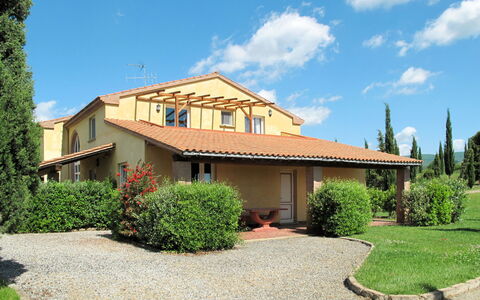 Riparbella 621: Plante, Ciel, Nuage, Bâtiment, Fenêtre, Arbre, Maison, Lot Terre, Chalet