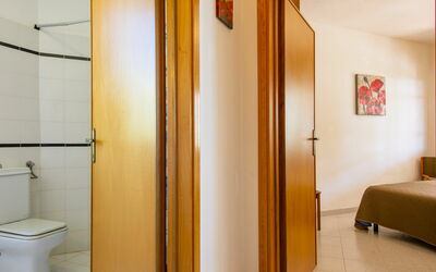 Montaleo 1 607.3: Propriété, Meubles, Luminaire Plomberie, Design Intérieur, Salle De Bains, Jaune, Bâtiment, Confort, Sol